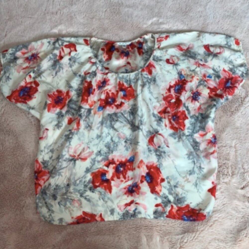 CAbi Silk Watercolor Floral Print Short Sleeve Lightweight Blouse Size: Small